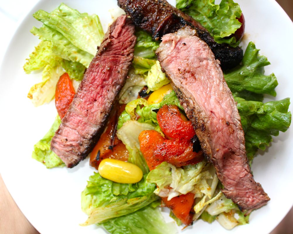 steak salad with grilled bell peppers