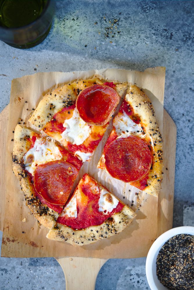 thin crust pizza with sesame seed crust and pepperoni