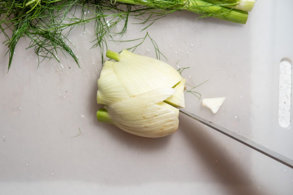 removing the core from fennel bulb