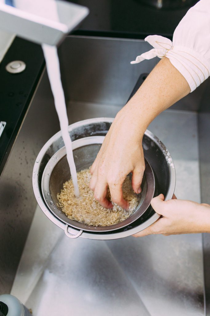 rinsing rice